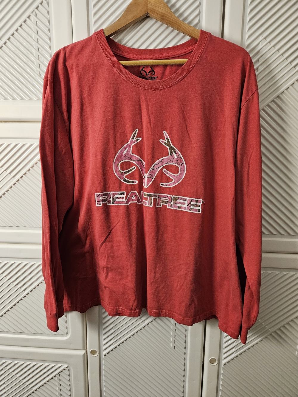 Realtree Long Sleeve Logo Tee in Red